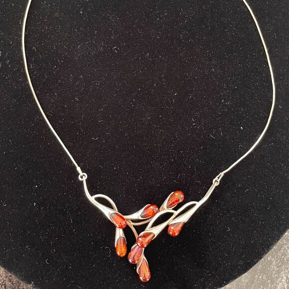 silver and amber colored stone necklace - Picture 4 of 4